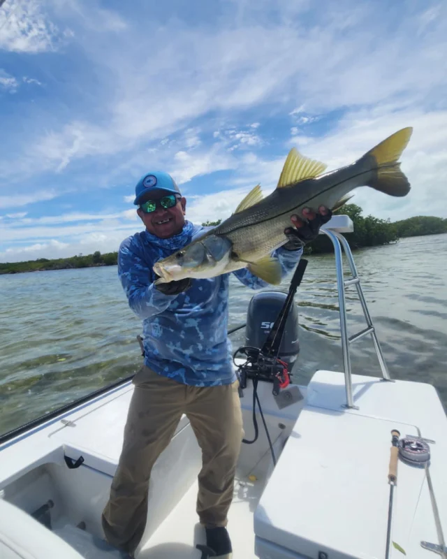 The permit may bring you here. The snook will keep you coming back.

Espíritu Santo Bay offers some of the best sight fishing opportunities for snook anywhere in the Caribbean.

.
.
.
.
#NervousWaters #EspírituSantoBayLodge #MexicoFishing #TheFlyShop #TheKautapenGroup