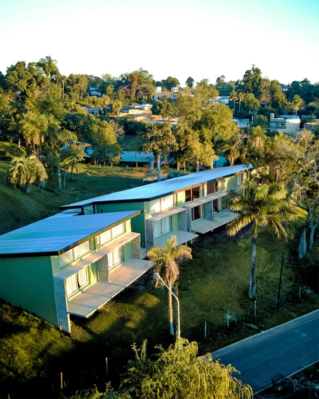 Set on the banks of the middle Paraná in Bella Vista, Corrientes, Karandá Lodge was built around one thing: intercepting the golden dorado migration at its peak.
.
.
.
#KarandaLodge #NervousWaters #GoldenDorado #FlyFishing #Fishing #FishingLodge #FlyFishingNation #FishingLife #FlyFishingAddict #DoradoOnTheFly #RiverMonsters #TheKautapenGroup